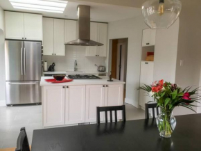 5BR,3BA Family Friendly City Cottage